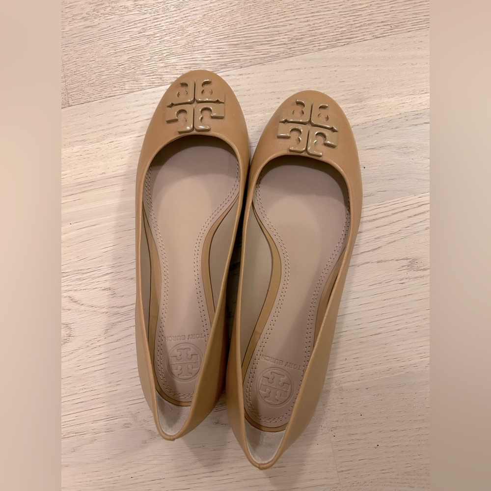 Tory Burch Lowell classic stylish women’s ballet flats, brand new, color: blond